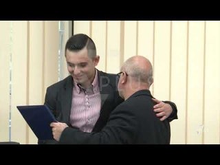 Ndahen çmimet e letërsisë në Panairin e Librit - News, Lajme - Vizion Plus