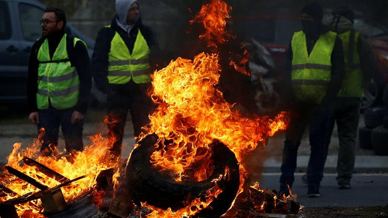 Um morto e mais de 400 feridos no protesto dos "coletes amarelos" (atualizado)