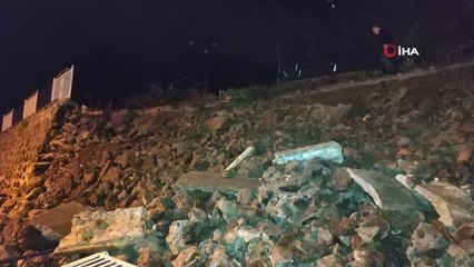 Samsun'da Bir İlkokulun Önündeki Çocuk Parkının İstinat Duvarı Çöktü