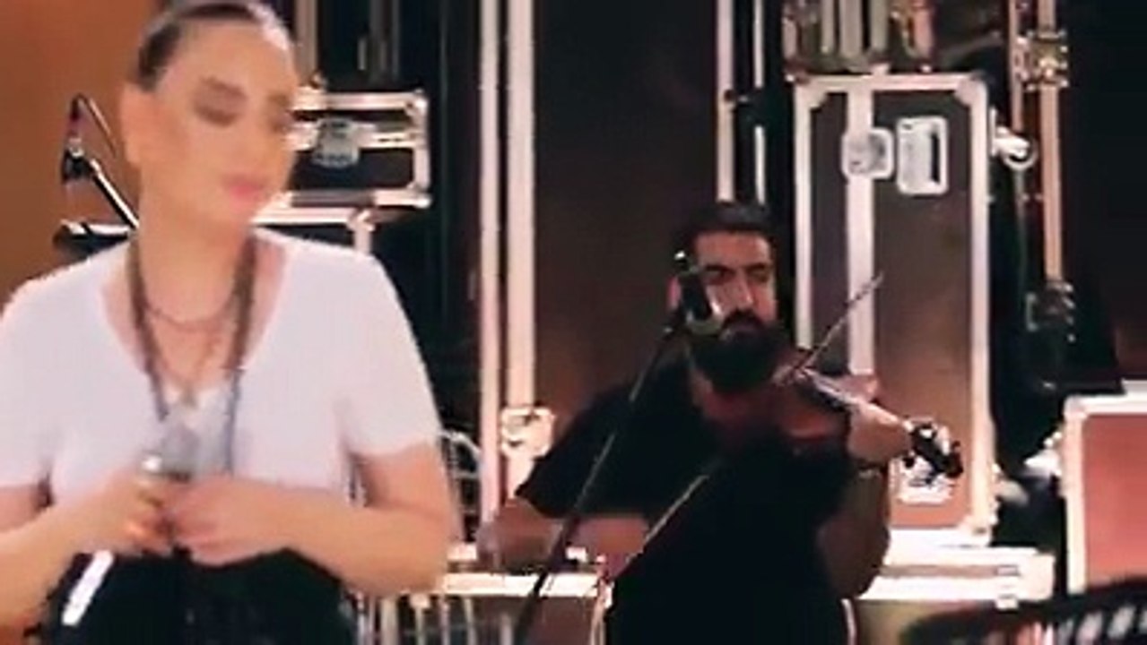 Ebru Gündeş yıkıla yıkıla Dailymotion Video