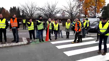 La minute de silence des "Gilets jaunes" à Saint-Louis.