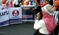 Warga di Berbagai Daerah Gelar Aksi Solidaritas Tolak Eksekusi Nuril