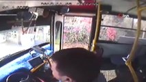 Halk Otobüsü Sürücüsü Saatlerce Durakta Bekleyen Engelli Çocuk İçin Güzargahını Değiştirdi.