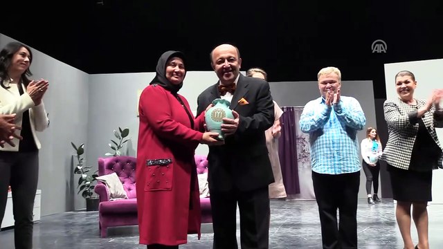 Tiyatro sanatçısı Nejat Uygur anıldı