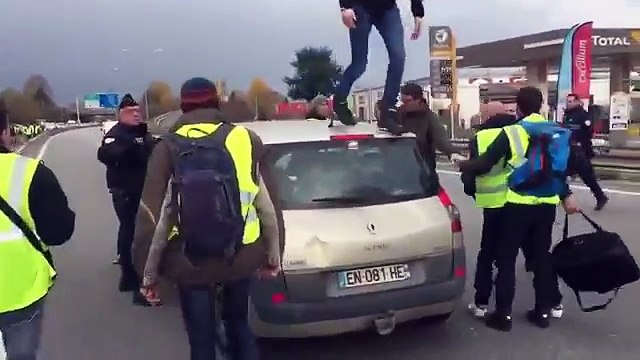 Un automobiliste force un barrage et se fait arrêter par la police