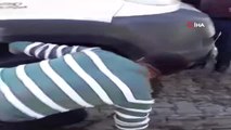 Otomobilinin Motoruna Giren Kedi İçin Lastikçi Çağırdı