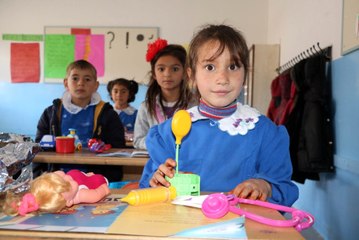 Köy Okulundaki Öğrencilere Koli Koli Oyuncak