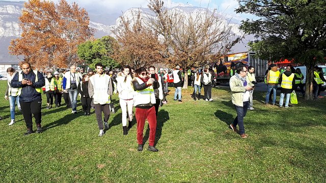 CROLLES | Les gilets jaunes se rejoignent