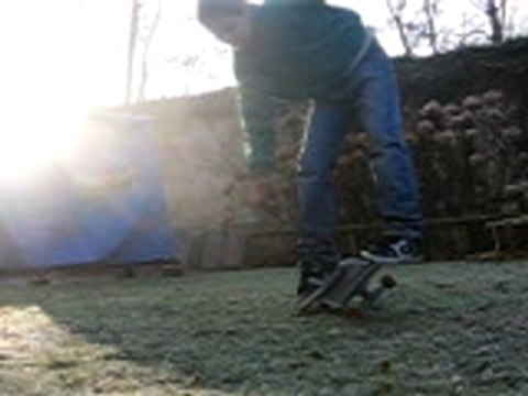 VIDEOS DE KICKFLIP le kickflip c'est un tricks difficile?