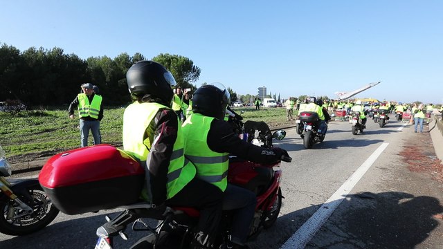 Gilets jaunes: les motards font le tour des différents points de blocage