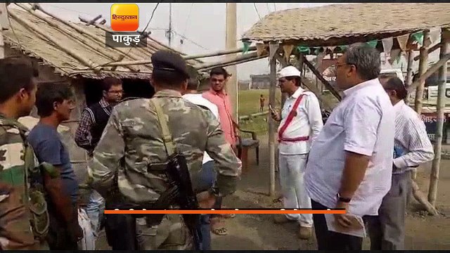 डीसी के अंगरक्षक ने अवैध वसूली के आरोप में पकड़े गए दलाल को चाटा मार दिया