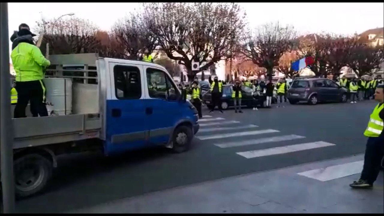 Franche Comté Gilets jaunes devant la préfecture à Belfort