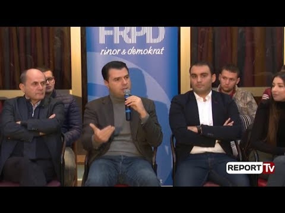 Report Tv - Basha takim me të rinjtë në Berat: Të bashkohemi kundër të keqes