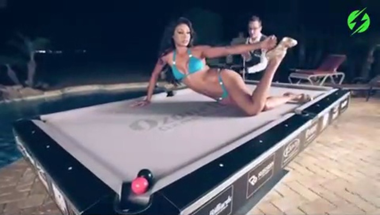 Ce que ce joueur de billard fait est incroyable... tricks de fou