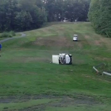 Une course en voiturettes de golf qui se termine très mal