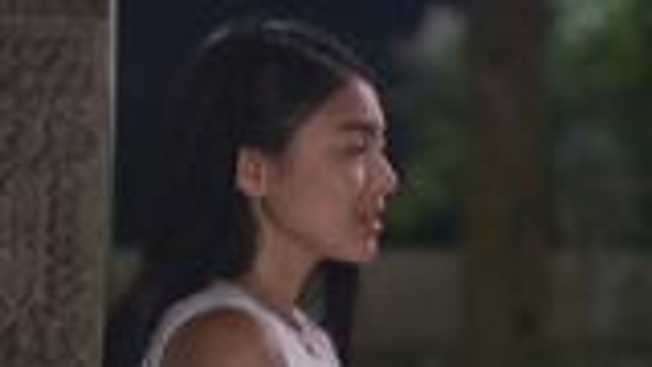 Clark, muntik nang mahalikan si Leah