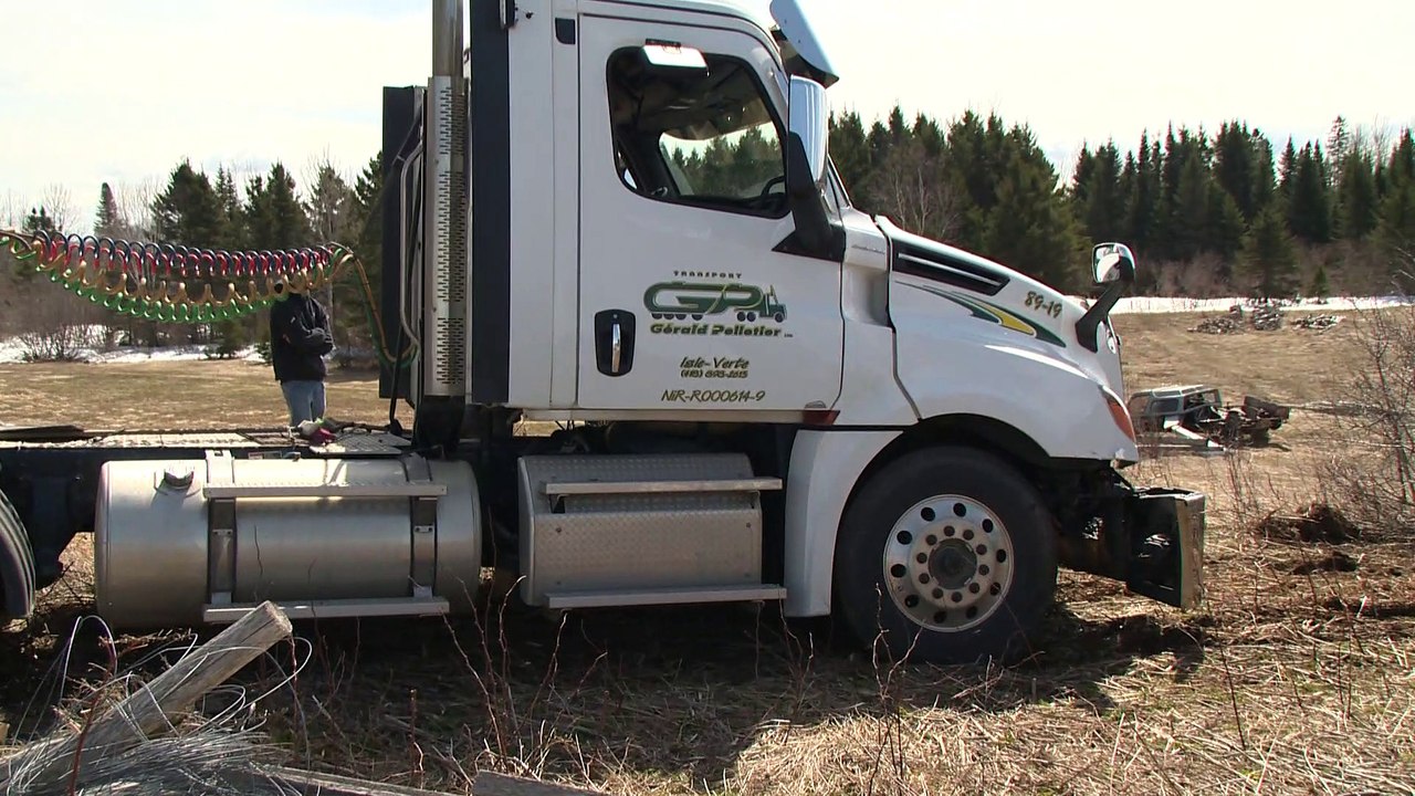 Sortie de route camion-citerne laitier Ste-Françoise 2019-05-04