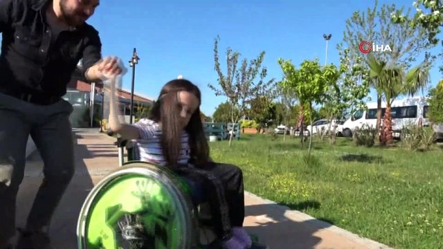 Öğretmen ile bedensel engelli çocuğun dansı Türkiye gündemine oturdu