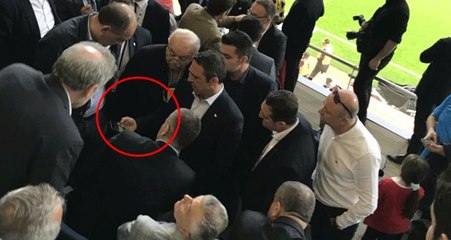 Ali Koç Devre Arasında Basın Mensuplarının Yanına Gelip, Soldado'nun Pozisyonunu İnceledi