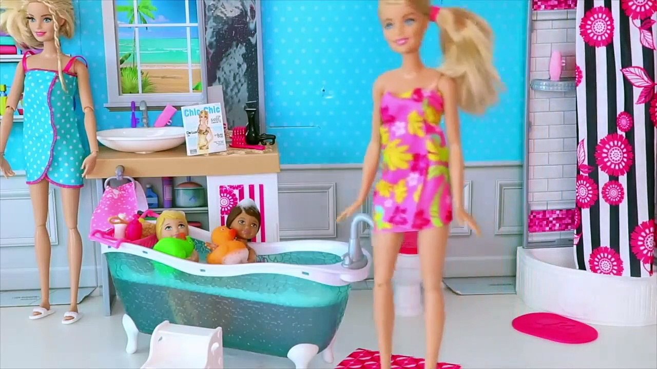 Barbie Girl and Baby Doll Snowman Toys Play!