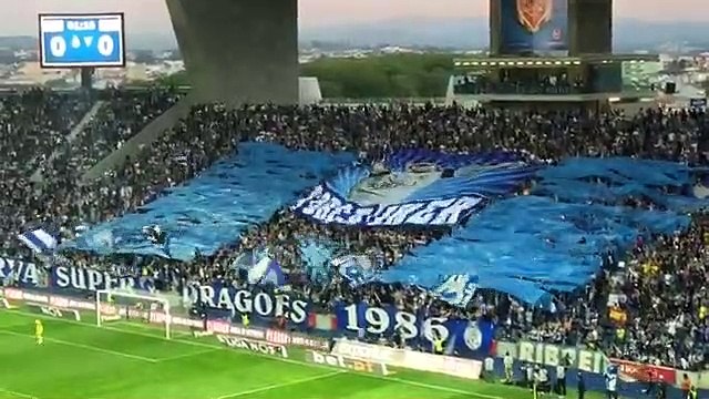 Espectacular homenaje del Oporto a Iker Casillas