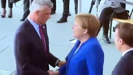 Merkel dhe Macron injorojne Hashim Thaçin