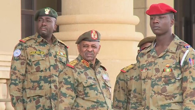 الحراك السياسي بالسودان.. اعتصامات متواصلة وانتظار لرد المجلس العسكري