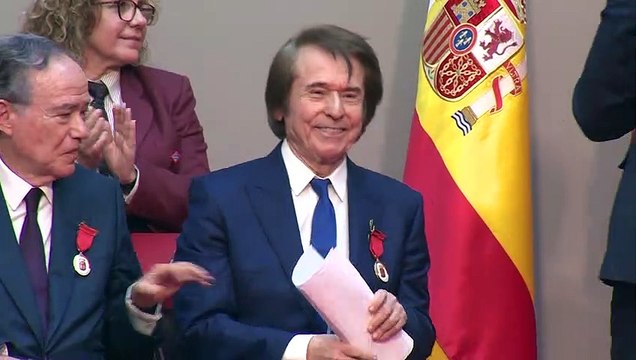 Madrid premia a Raphael y Gregorio Marañón con las Medallas de Oro
