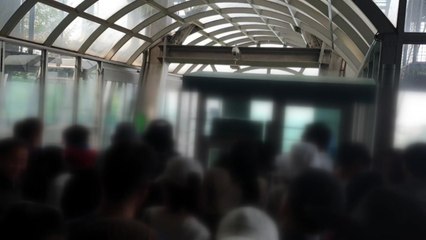 설악산 케이블카 운행 중단...수백 명 불편 / YTN