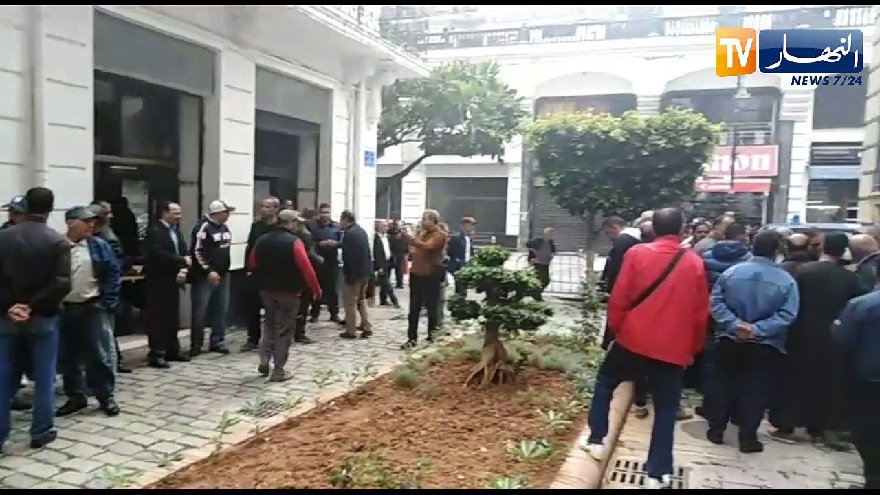 العاصمة : سكان حي الوئام يحتجون أمام مقر الولاية مطالبين بحق السكن
