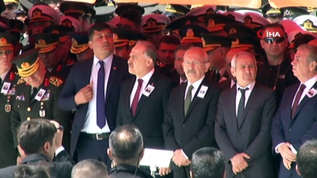 Şehit Yüzbaşı son yolculuğuna uğurlanıyor