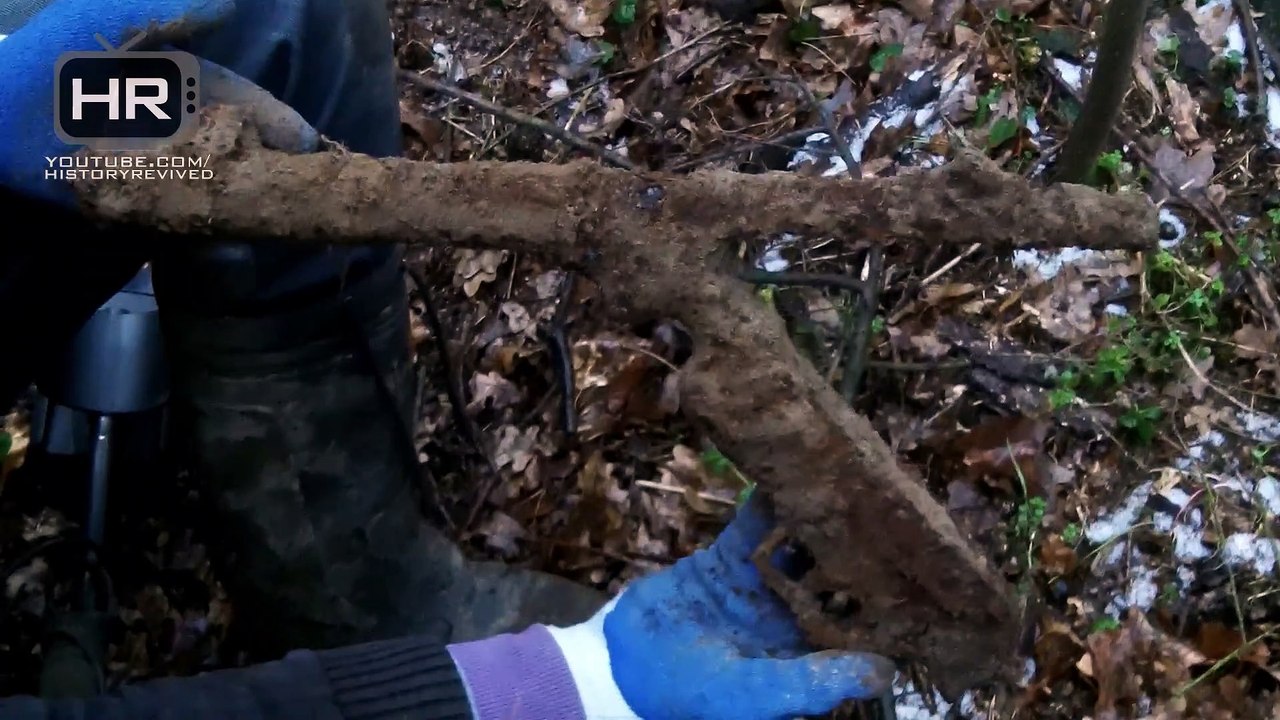 Metal Detecting WW2 Battlefields - WWII Relic Hunting Sturmgewehr 44!