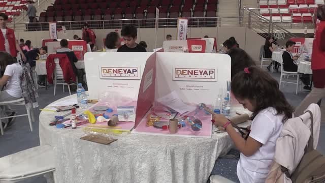 Gençler Teknoloji Yıldızı Olmak İçin Hünerlerini Sergiledi