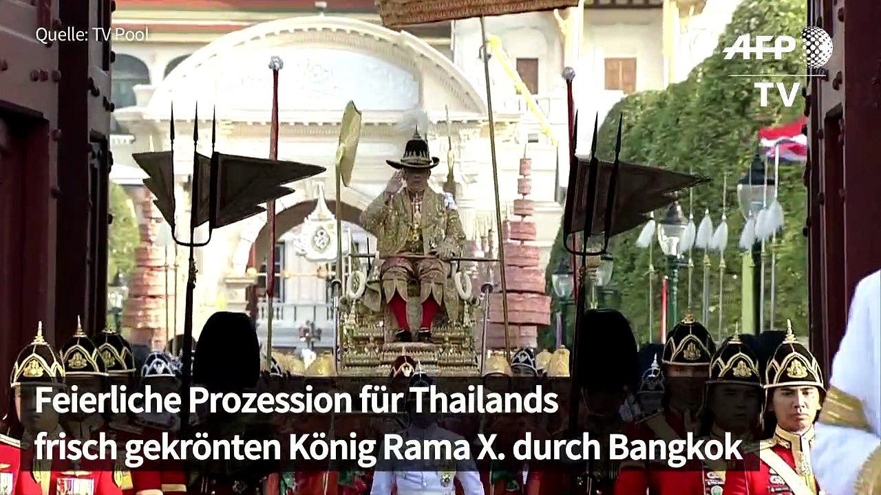 Feierliche Prozession für Thailands frisch gekrönten König