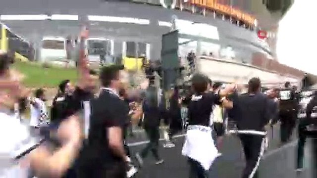 Beşiktaş taraftarı Türk Telekom Stadyumu'na geldi