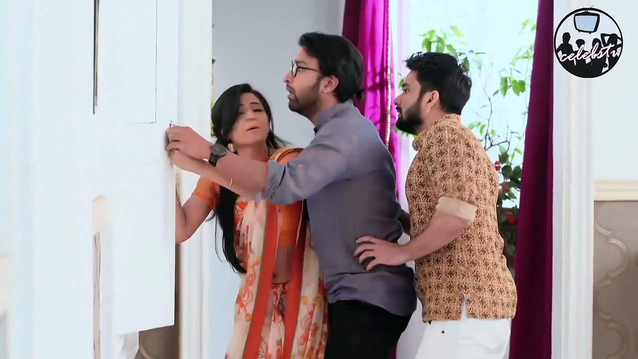 Beautiful TV Aunty Divjot Sabarwal hot show