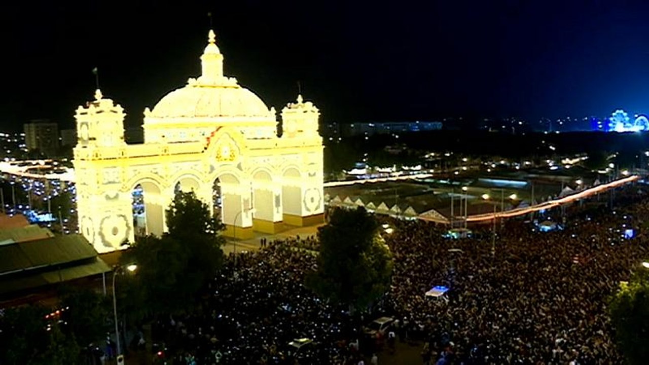 Sevilla beginnt das größte Volksfest Südspaniens mit einer Lichterzeremonie