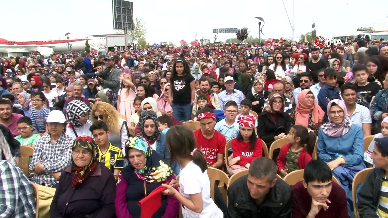 Türk Yıldızları ve Solo Türk'ten nefes kesen gösteri