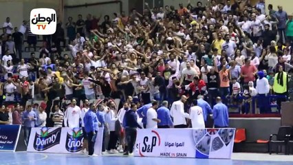 جماهير الزمالك يحتفلون بالتتويج بدوري السلة بعد الفوز على الجزيرة 87-66