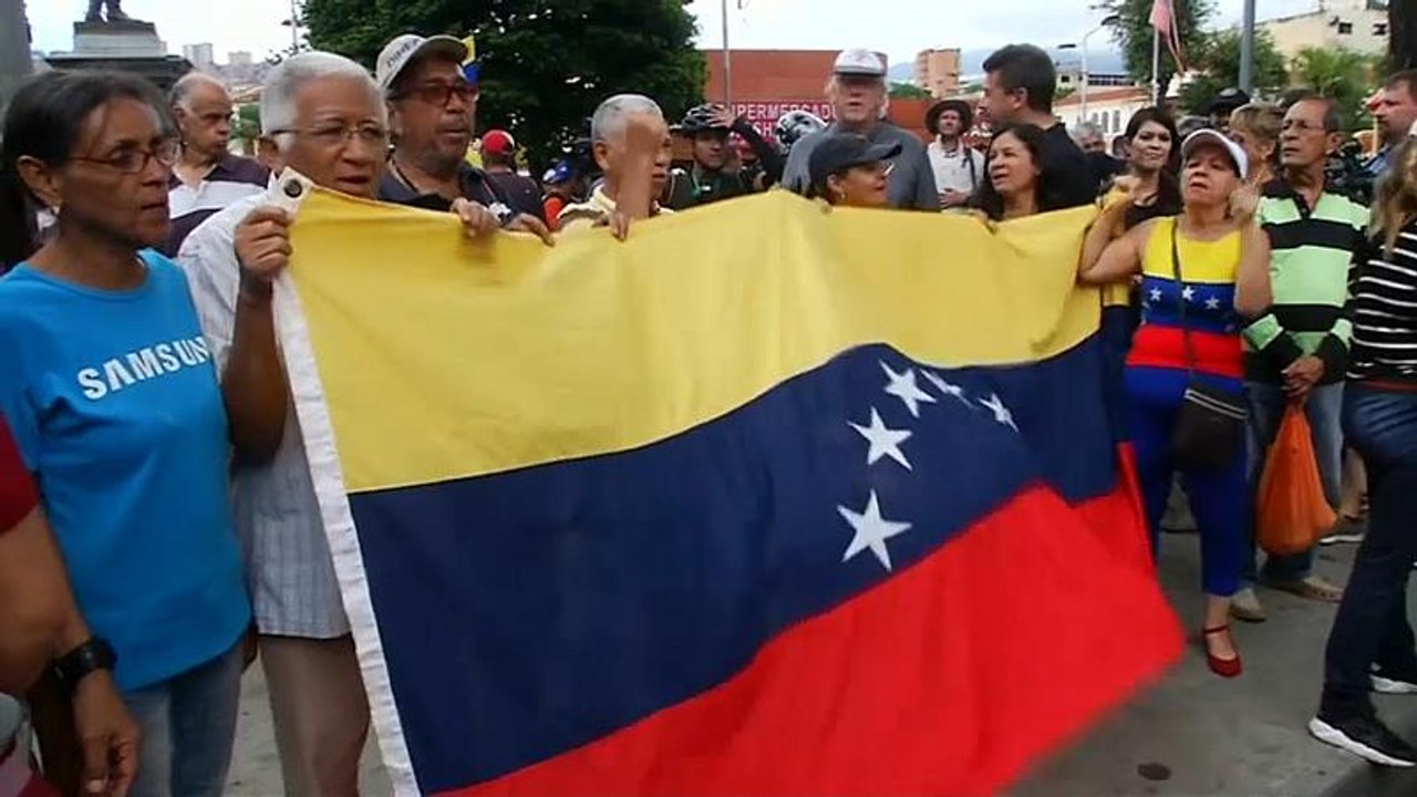 Maduro and Guaido vie for support of Venezuelan...