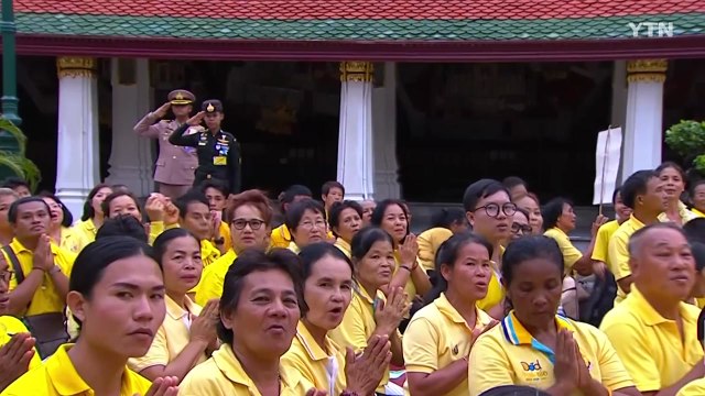 태국 국왕 대관식 후 첫 행진에 20만 명 '노란 물결' / YTN