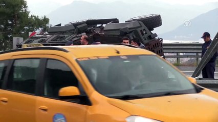 Muğla'da zırhlı polis aracı devrildi: 2 yaralı