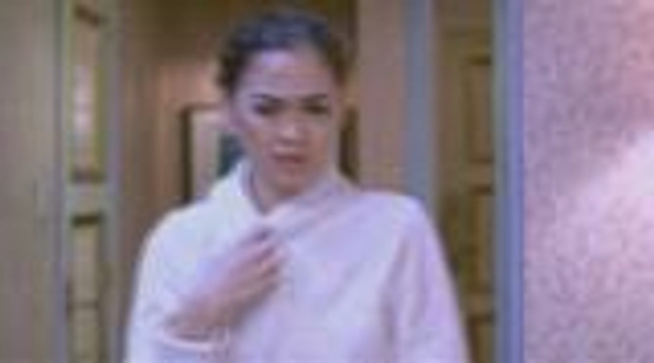 Mia, inalalayan si Carlos sa kanyang pagkalasing