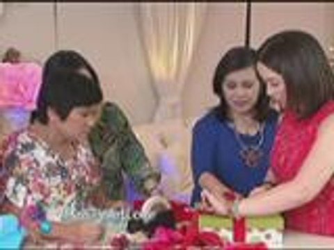 Kris tries to design her own gift box