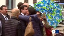 Il premier Conte torna nella sua scuola in Puglia dopo 36 anni, ad attenderlo gli ex compagni di classe e un'ex docente si commuove