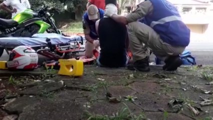 Jovem fica ferido ao sofrer queda de moto no Centro