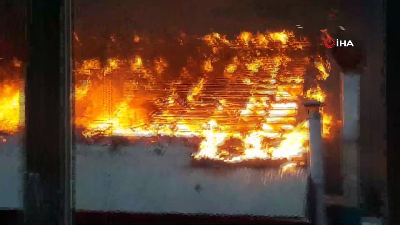 Abdülhamit Han Cami'nde ilk teravih