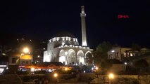 Dha Dış ? Kosova'da Müslümanlar İlk Teravih Namazı İçin Camilere Akın Etti