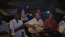 كيف يمضي ثوار السودان لياليهم بميدان الاعتصام؟