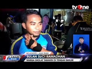 Sholat Tarawih Hari Pertama di Tengah Kepungan Banjir